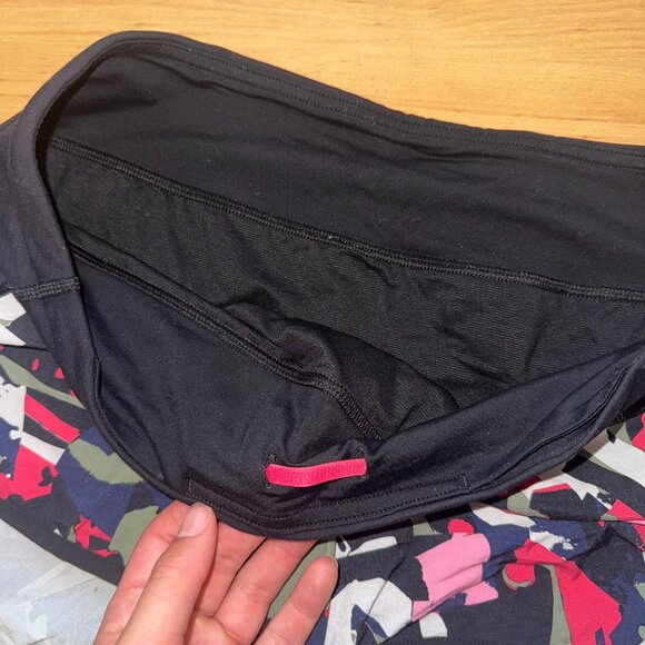 Lulu Lemon Speed Up Short - Picture 5 of 5